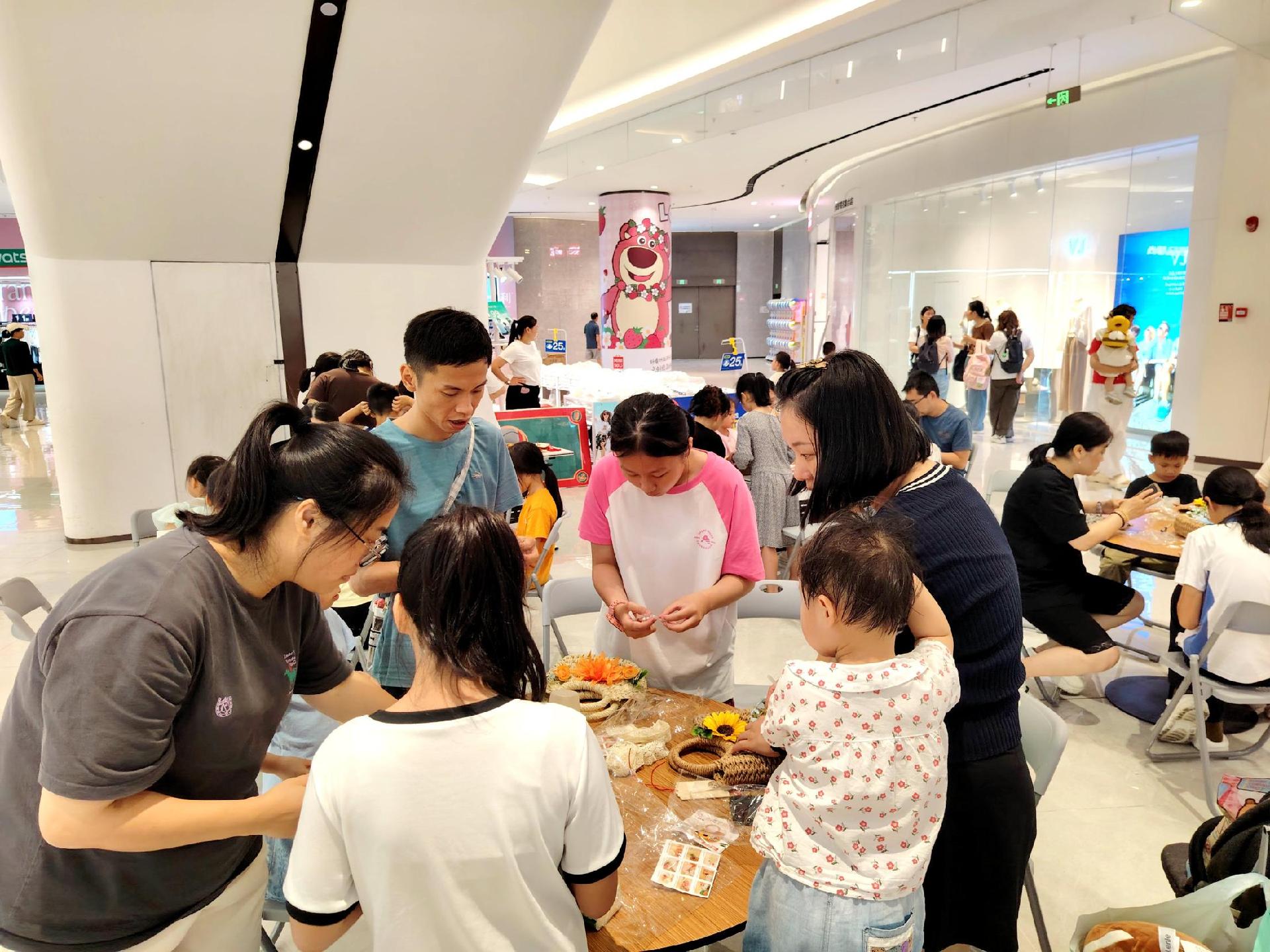 丰富居民文化生活，马峦社区以“社商共建”模式策划开展亲子DIY手工活动