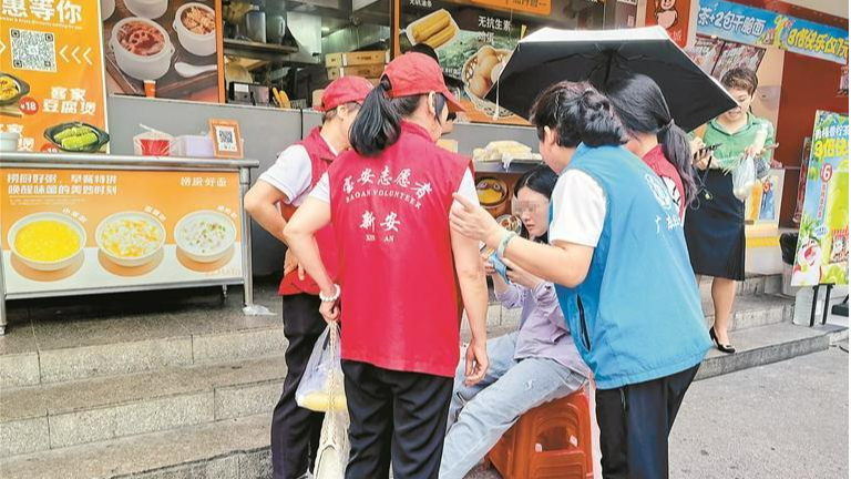 热心人·暖心事 | 一日两次志愿者“扶助”受伤居民，用实际行动彰显城区文明温度