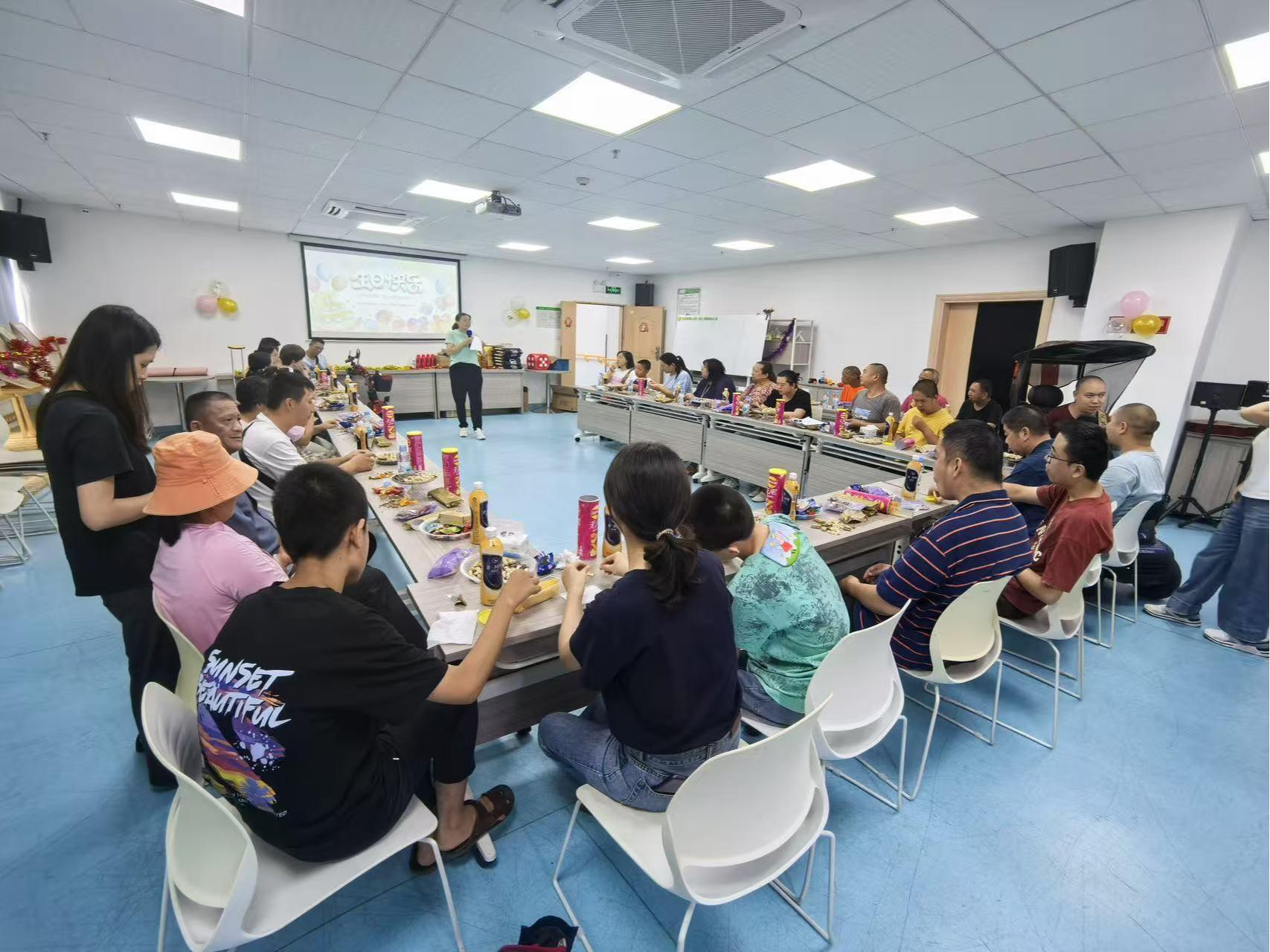 传递温暖关爱，宝龙职康中心举办集体生日会