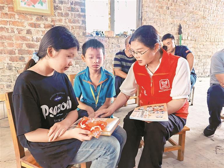 西乡禁毒爱心公益志愿服务队赴广西大化开展爱心回访活动