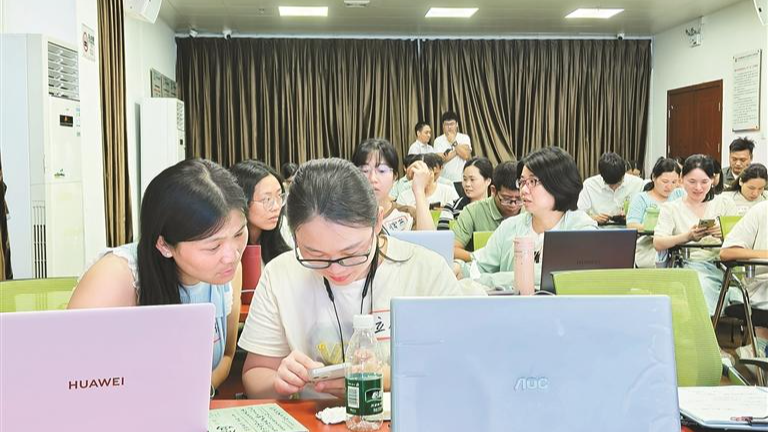 40位青工解锁“拍剪修”新技能！福城大水坑社区短视频制作赋能课程收官