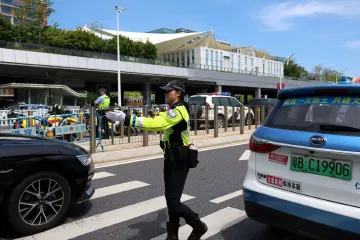 “可变车道+无人机巡航”双拳出击，路口从拥堵到畅行  深圳交警求解路口交通文明最大值