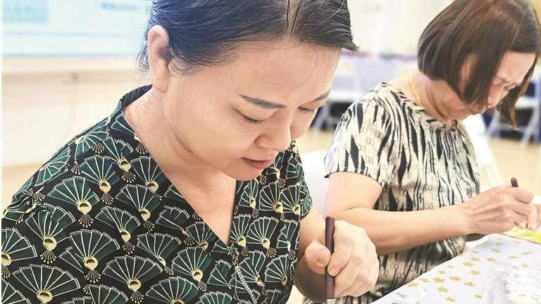 “文博工坊”创意书签体验活动受居民热捧