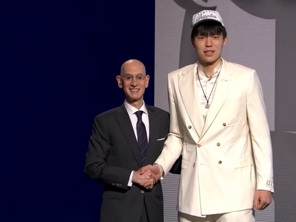 仅次于姚明和易建联！中国球员杨瀚森首轮第16顺位被NBA选中！