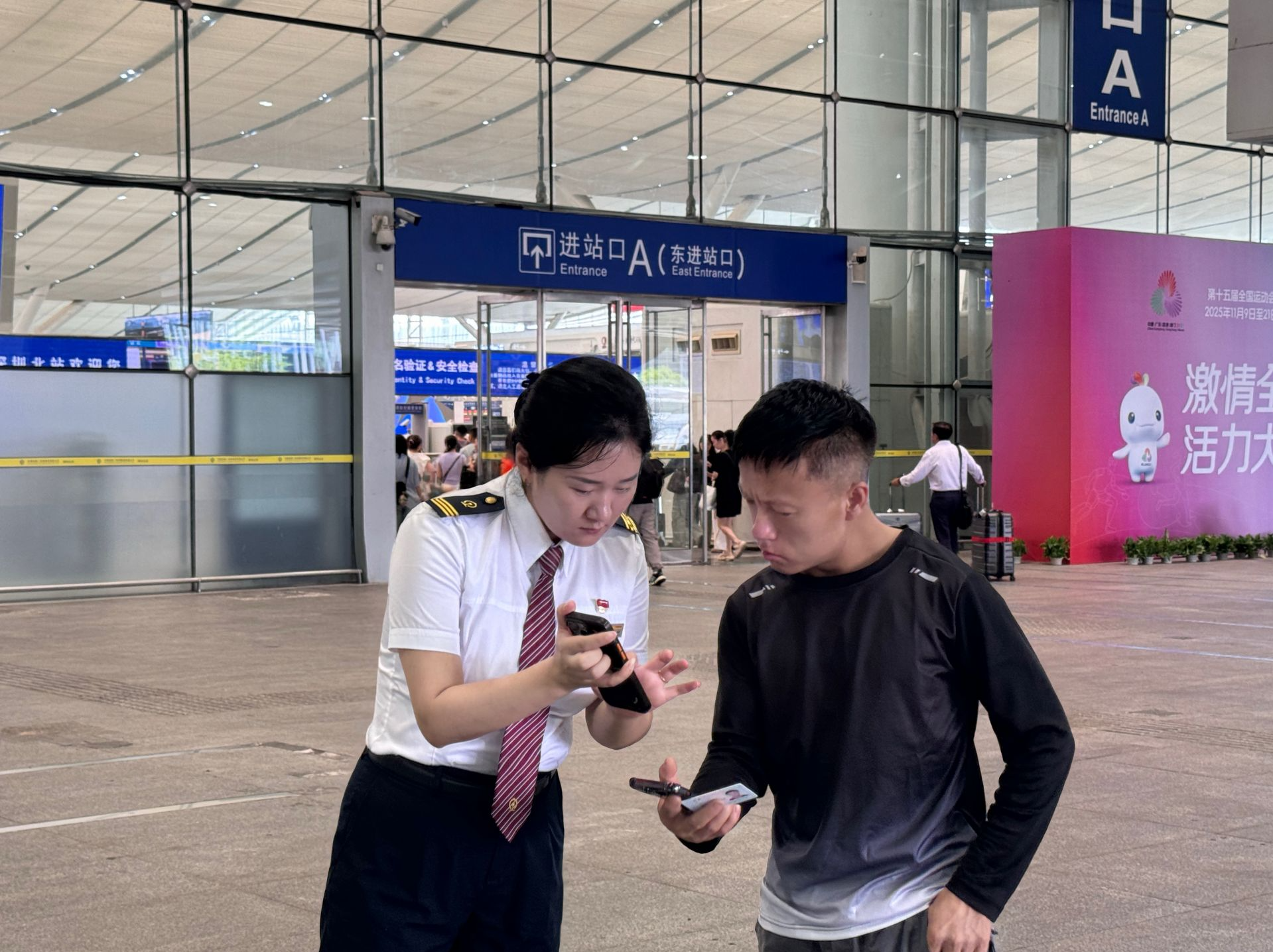 深圳北站的他们：乘客的守护者
