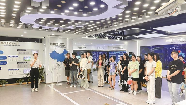 鹭湖社区治理妙招引来中南民族大学实践研学团：“长者唠嗑”促环保 “儿童议事”改滑梯