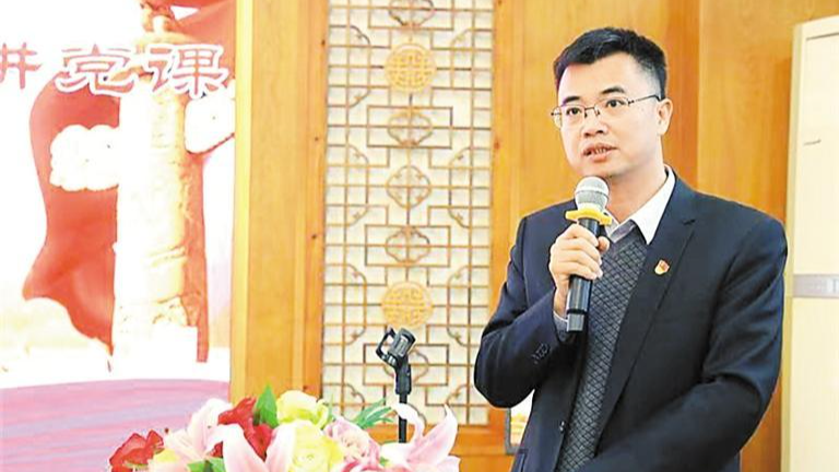 刘号召：不忘教育初心 雕刻生命的精气神