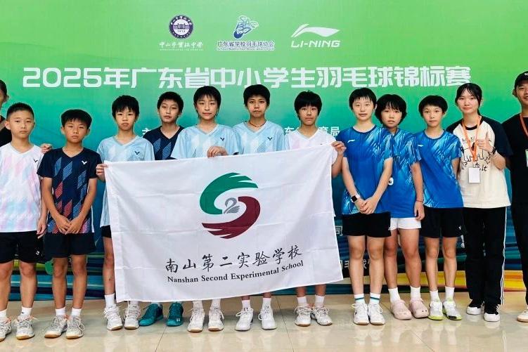 南外二实羽毛球队在广东省中小学生羽毛球锦标赛中斩获佳绩    