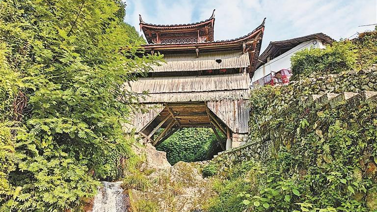 溪山却在白云间