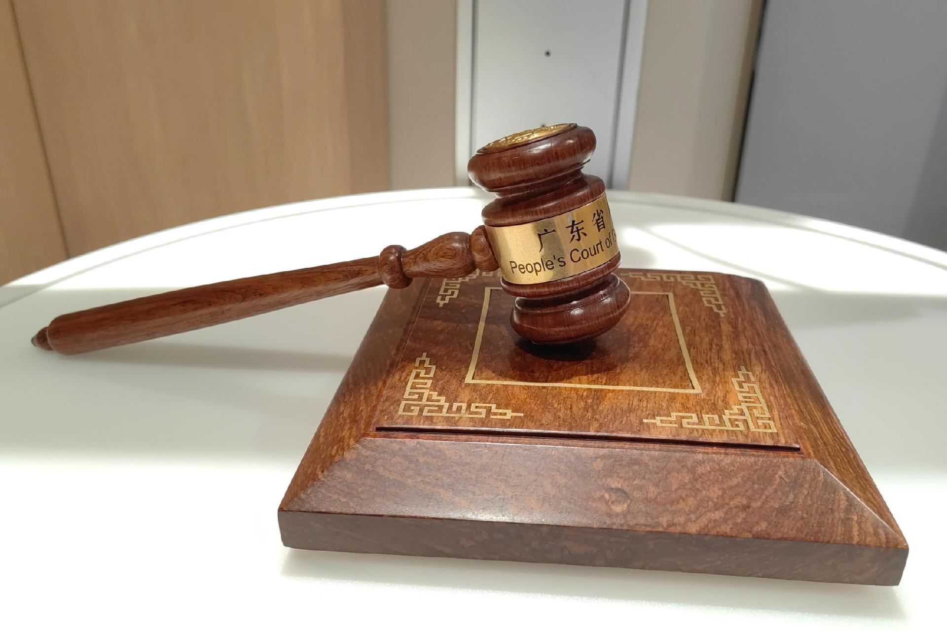 台风来袭，玻璃幕墙掉落，财产损失原因是不可抗力吗？