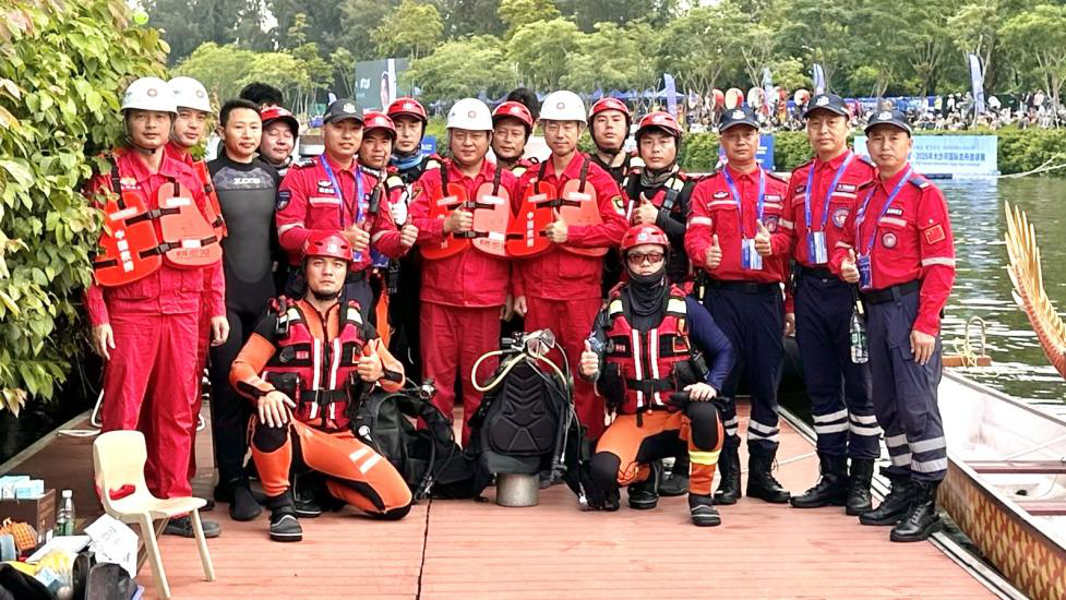 深圳退役军人红星应急救援队为大沙河龙舟赛护航