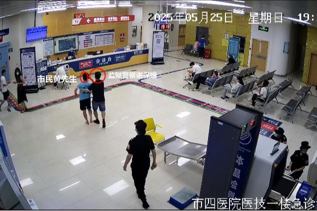生死时速！任职深圳监狱的他三救昏迷市民