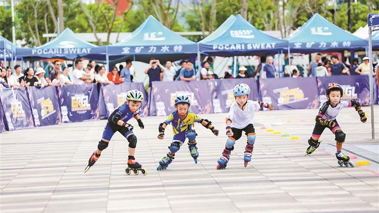 轮滑健儿齐聚石岩 体验“速度与激情”