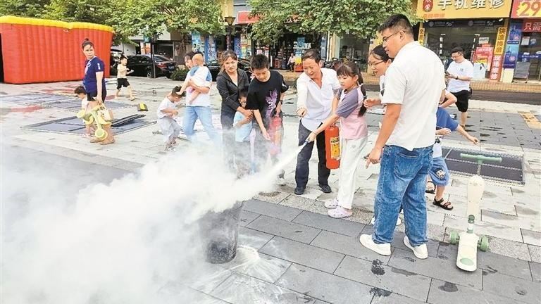 松岗街道深入开展安全宣传“五进”