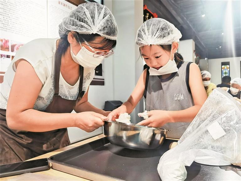 兴东社区携手合成号开展活动
