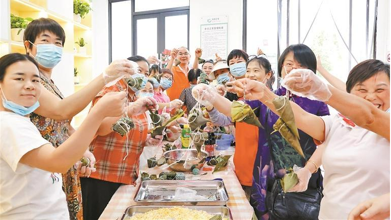 九龙山社区亲邻帮帮团“成团”出道
