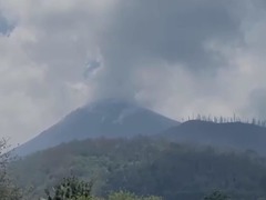 印尼一火山持续喷发  部分往返巴厘岛航班取消 
