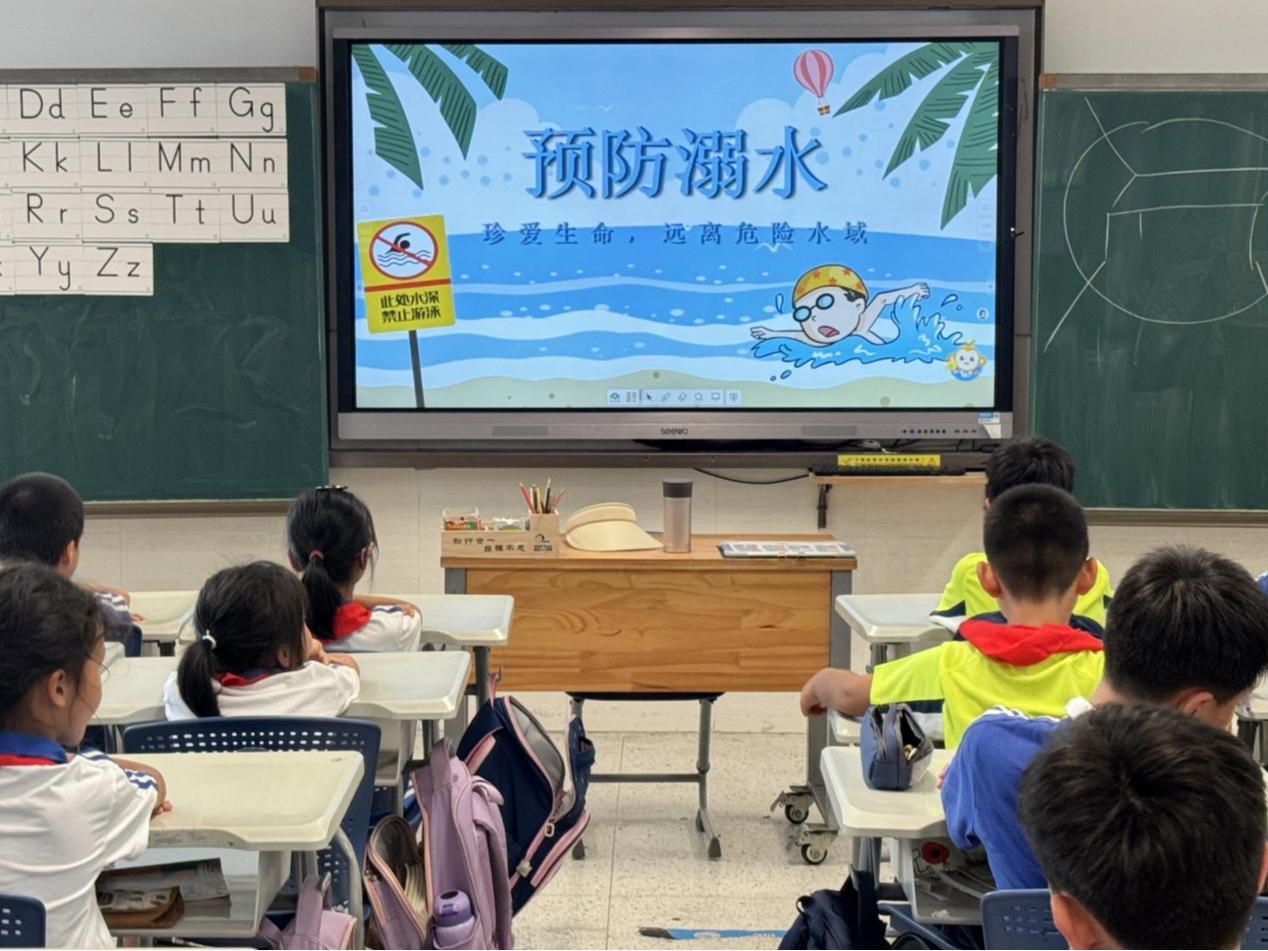 筑牢防溺水“生命线”，南油小学家校携手开展防溺水教育