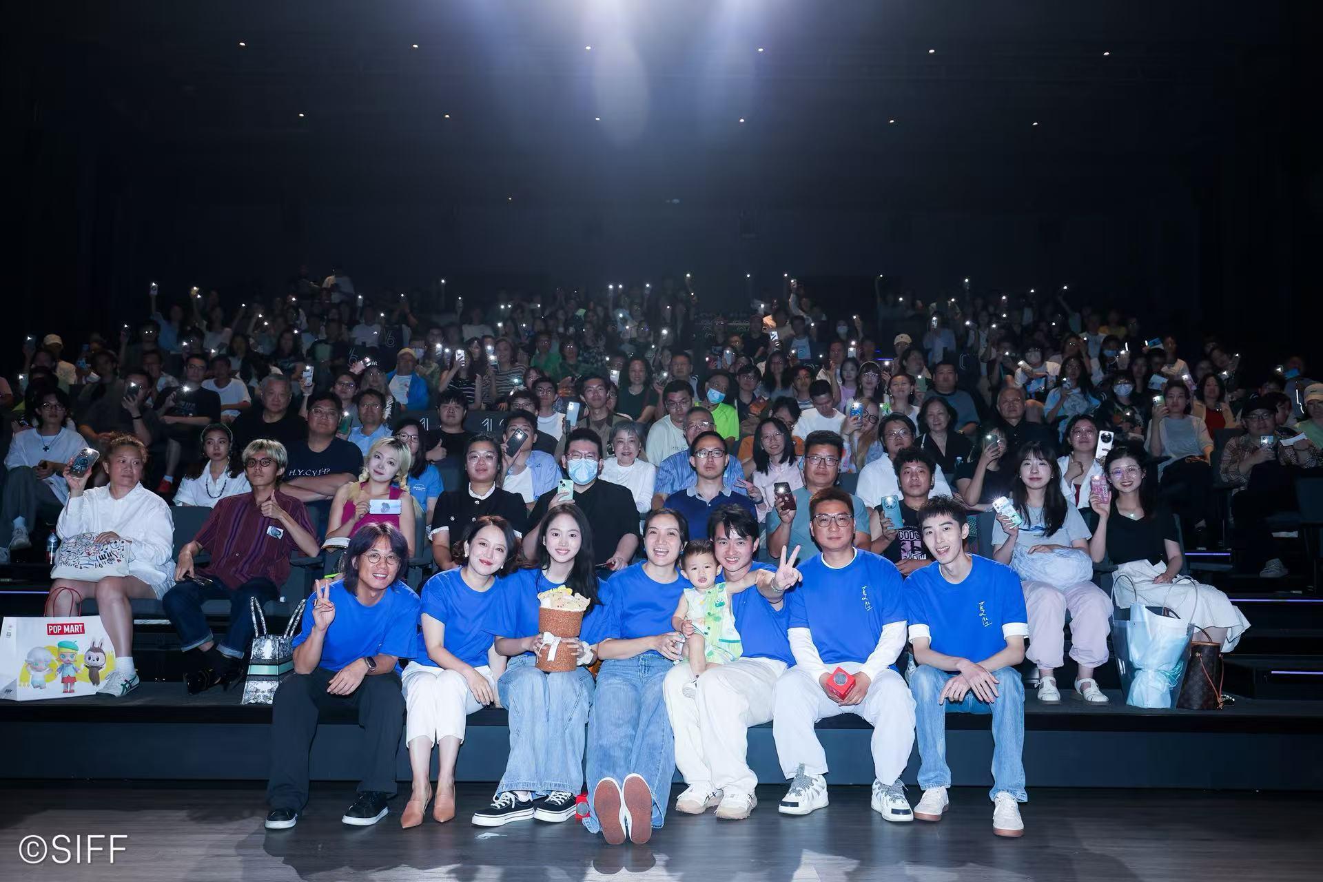 亚洲新人奖单元的首映影片《夏坠》凭借真挚叙事征服观众