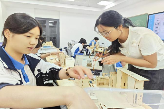 省级荣誉+9!聚龙科中学子在教育部“白名单”赛事中再创佳绩