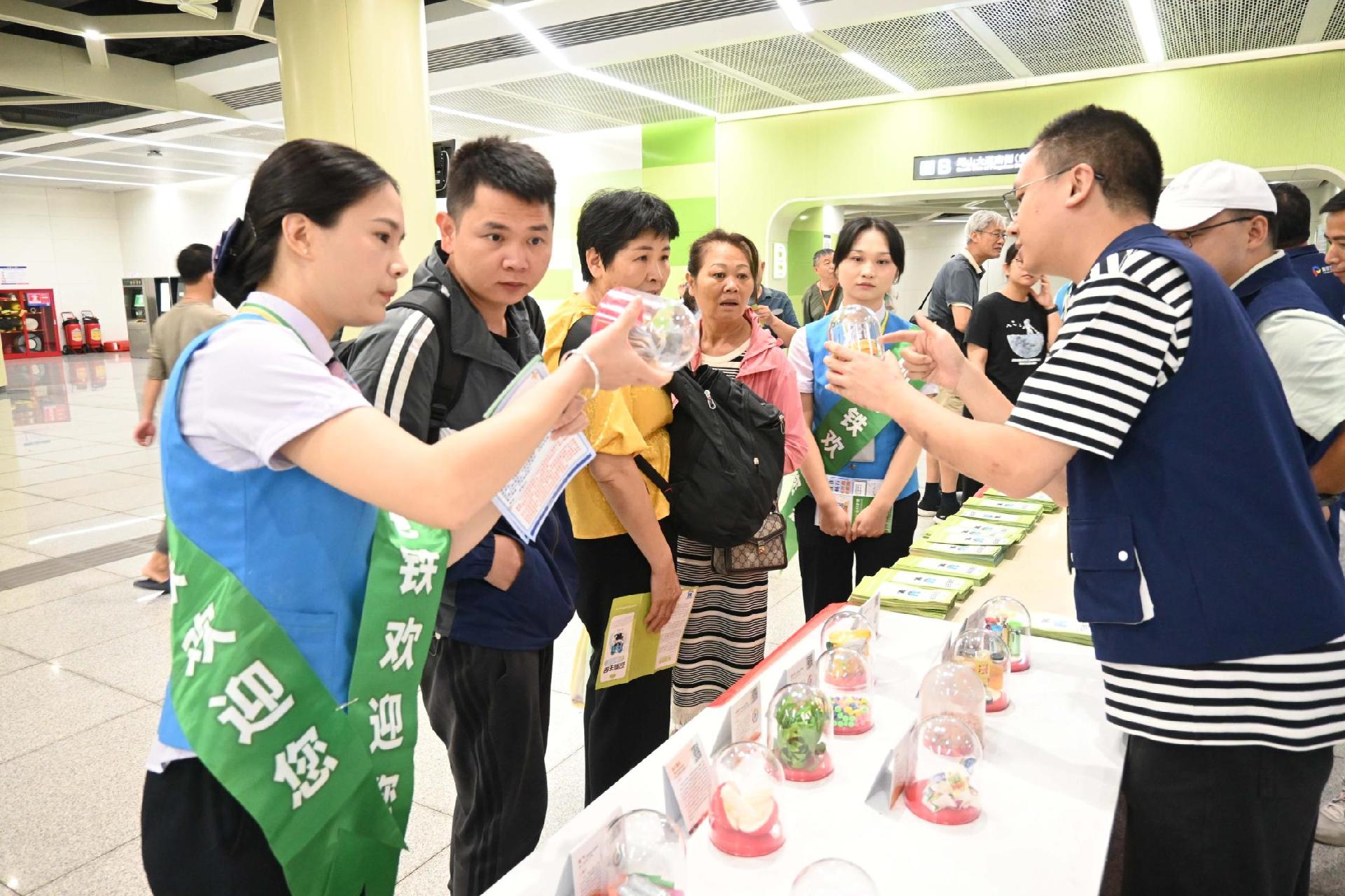 坑梓街道禁毒宣传走进地铁站