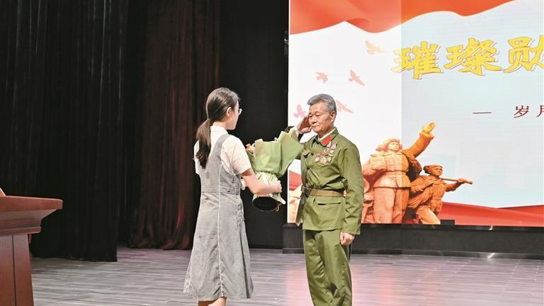 “璀璨勋章里的峥嵘岁月”活动走进深圳理工大学附属实验高级中学