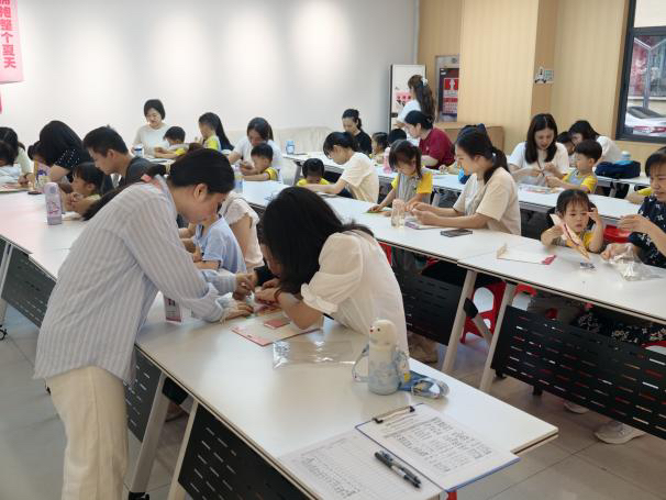 南园街道开展托育服务宣传月活动