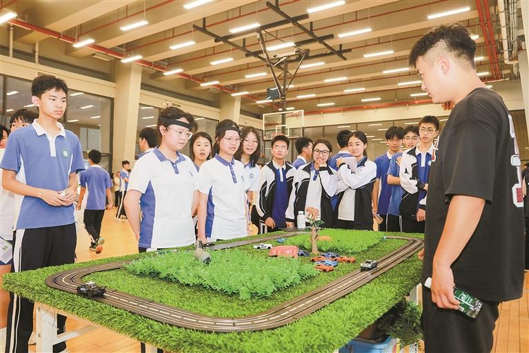深大实验中学第三届科技节暨社区科技文化节活动举行