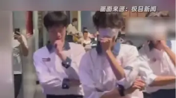 吃火锅要给小费了？合肥一家海底捞店员佩戴打赏码