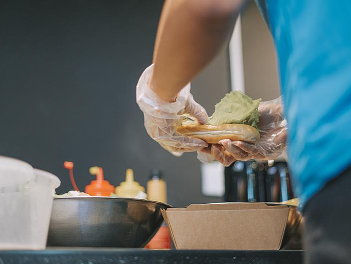 堂食与外卖“双标”，怎么成了生意经？ 