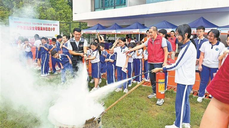 福城丹湖社区消防安全课开进校园