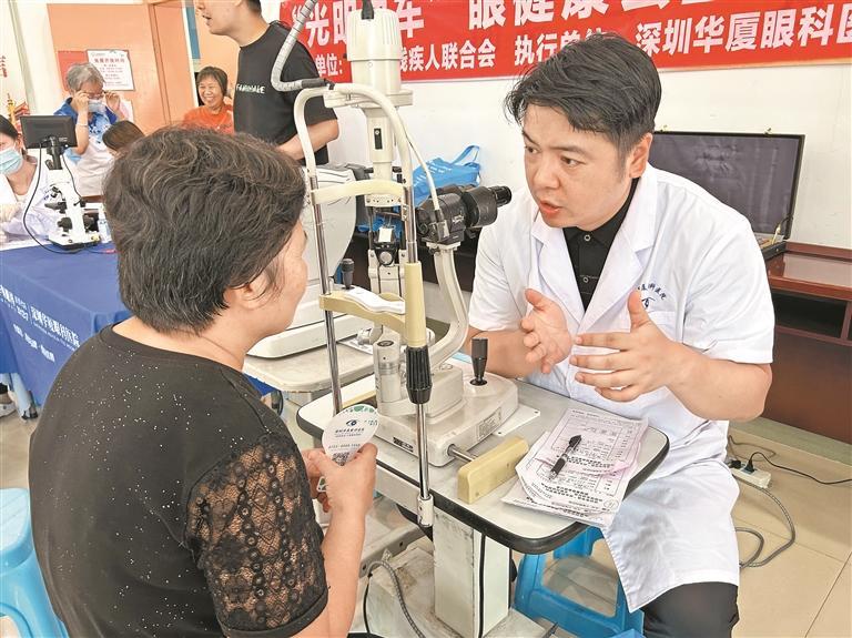 翠湖社区开展眼部健康义诊