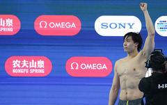 （游泳世锦赛）（11）游泳——男子100米蛙泳：覃海洋夺冠