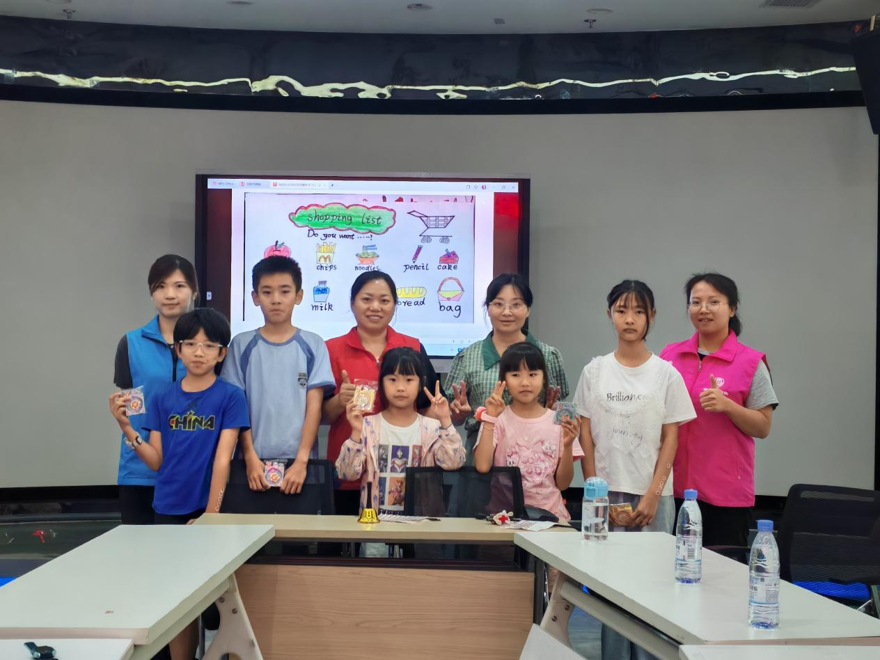 新安海滨社区开展英语学习小组活动，助力青少年口语提升