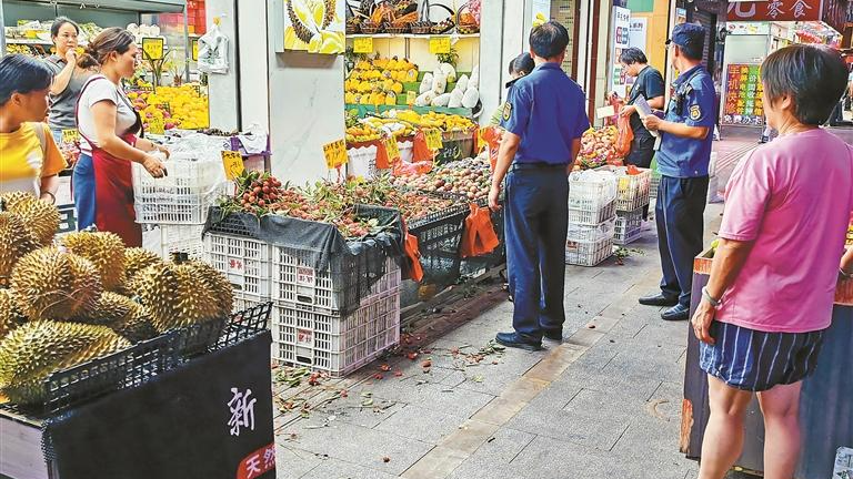 新湖街道整治商铺门店占道经营