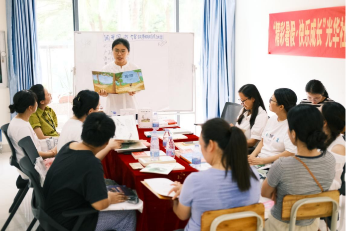 专业培育点亮亲子阅读路 吉华街道光华社区“阅芽”妈妈魔法团成立