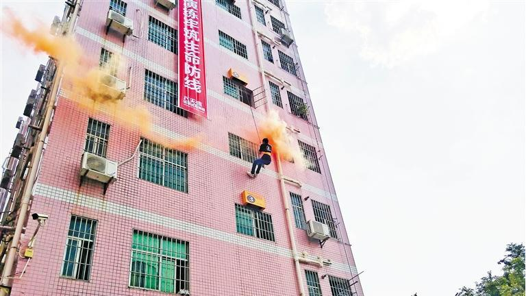 高层住宅如何逃生？石岩浪心社区演练缓降逃生疏散