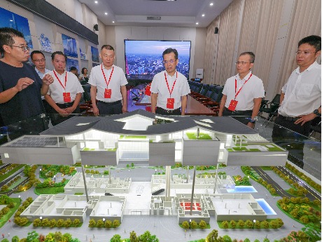 市人大常委会主任骆招群视察重大项目建设情况