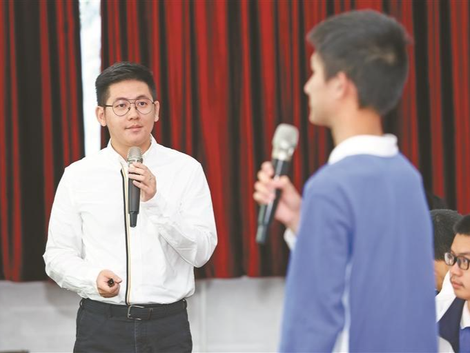我是深二代  | 宝安中学（集团）高中部生物教师陈振鹏：在这里毕业，回这里执教