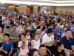 南京队vs苏州队 商场大屏观赛“第二现场”点燃球迷热情