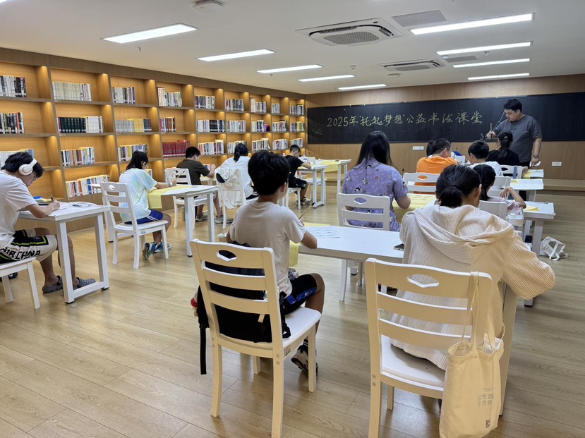 南园街道“托起梦想”暑期公益课堂火热开课