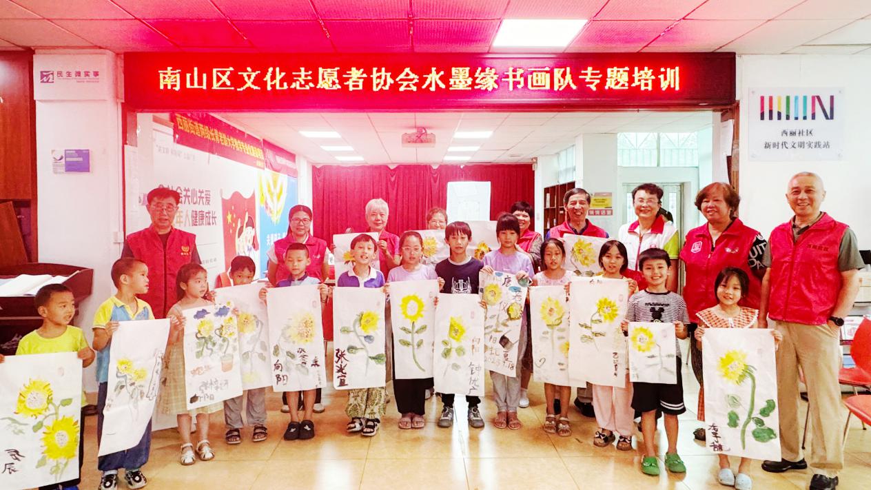 西丽街道西丽社区“一老带一小”激活社区治理新活力