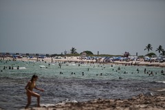 （外代一线）（1）美国：海边消暑