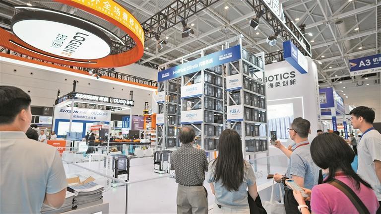 海柔仓储机器人“闪攀”引爆青岛物流展