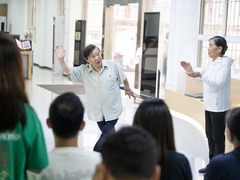 一位慢板老人77岁后的红色追寻