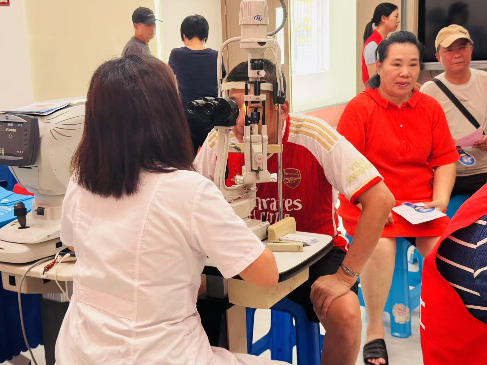 桂木园社区开展长者眼科义诊活动