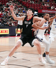 （体育）（11）篮球——NBA夏季联赛：杨瀚森首秀 开拓者胜勇士