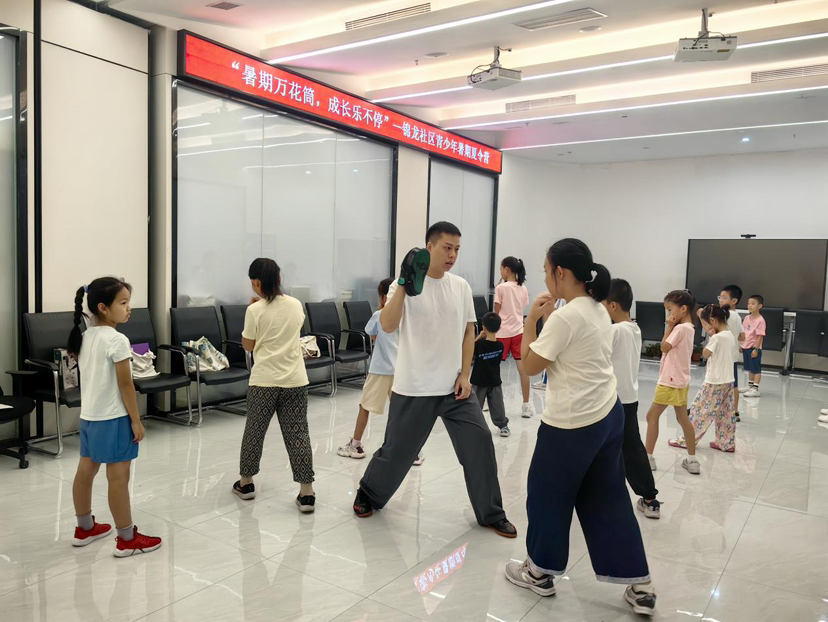 南园街道锦龙社区暑期夏令营解锁青少年“成长新体验”