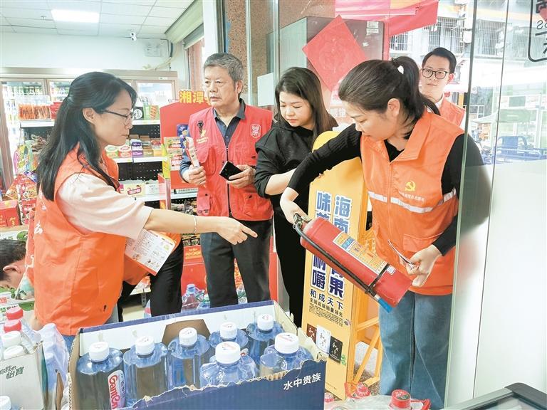 向新图强丨龙华街道全面推行“定格+敲‘门’行动” 叩响社区安定和谐“幸福之门”