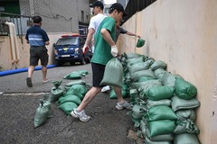 （外代一线）（8）韩国局部遭遇强降雨